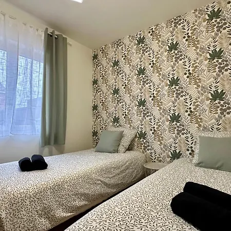 Maison Renovee -2 - Terrasse - Local Velo - Centre Holiday home